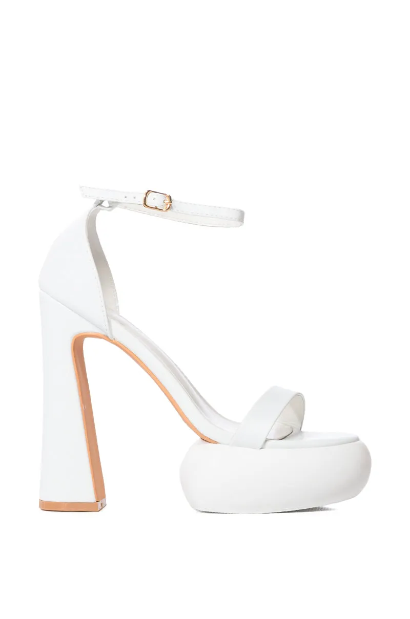 AZALEA WANG DAWN PLATFORM CHUNKY SANDAL IN WHITE