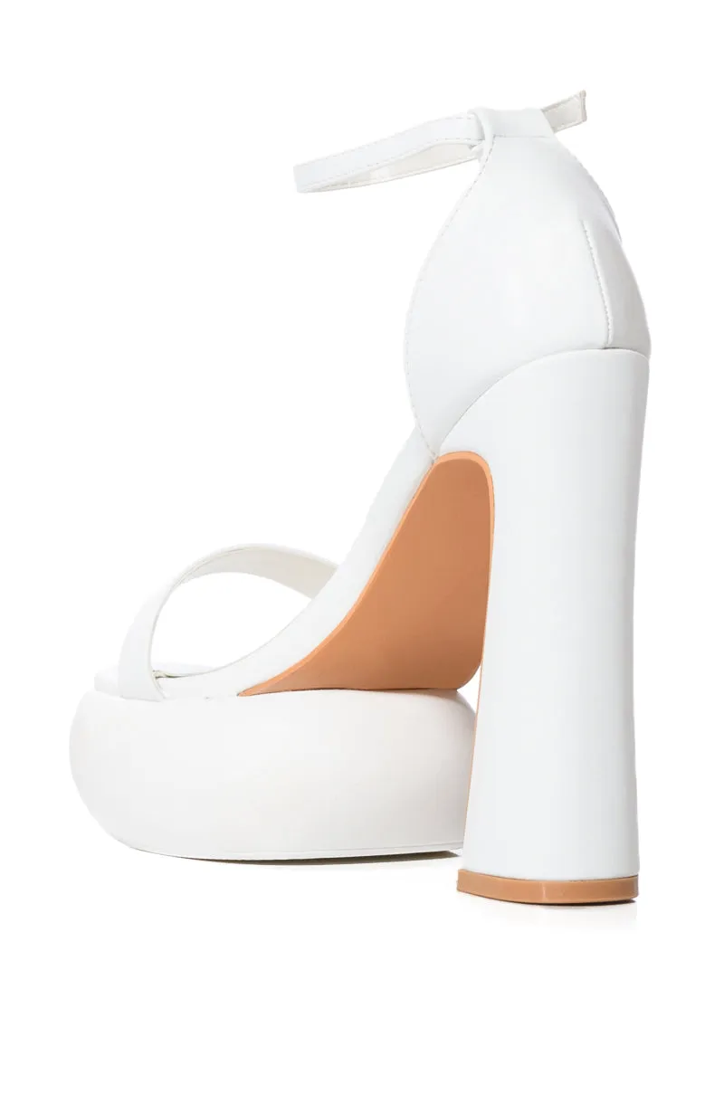 AZALEA WANG DAWN PLATFORM CHUNKY SANDAL IN WHITE