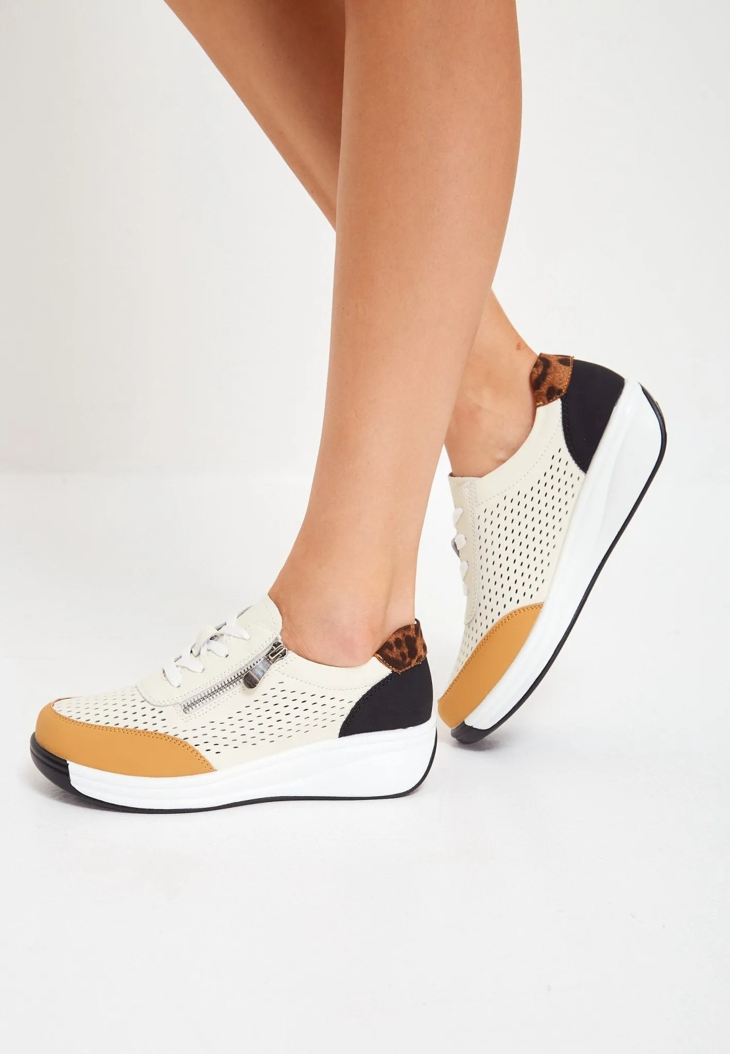 Platform Leather Sneakers - Brown